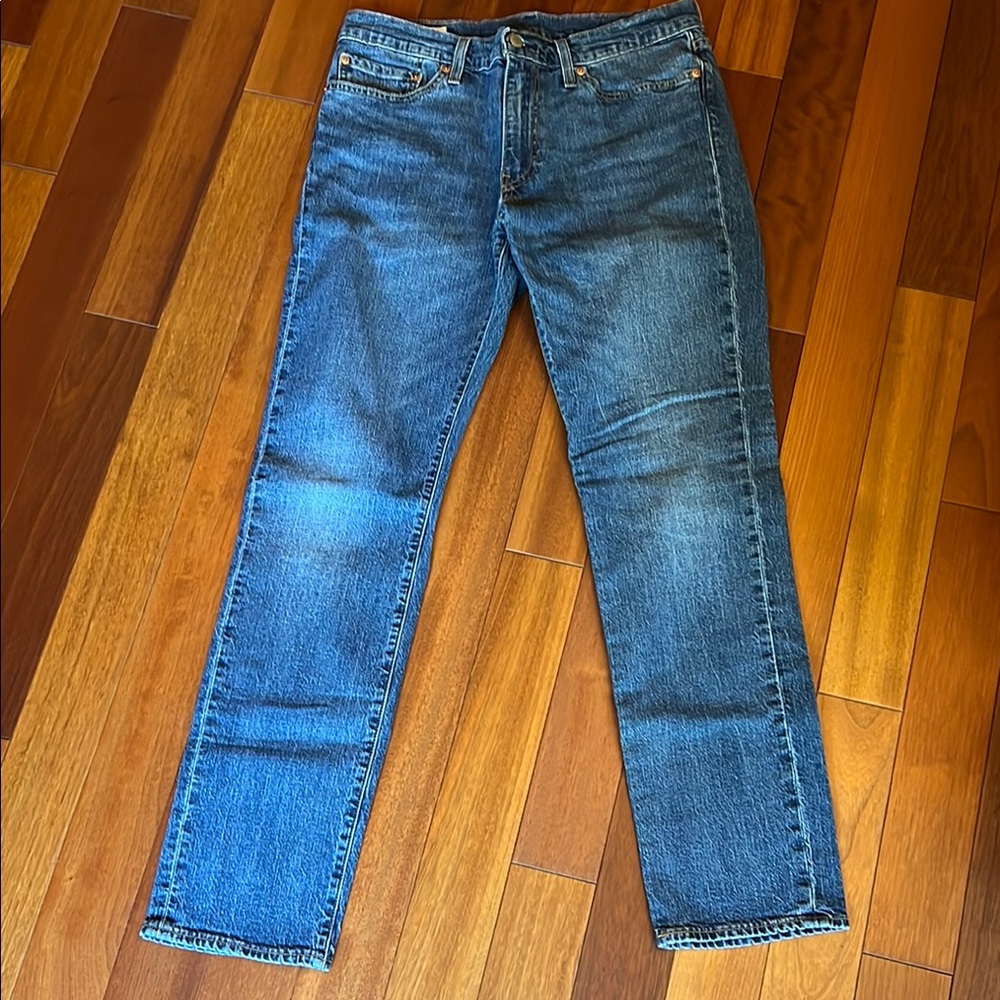 Levi's Classic Blue Straight Jeans Timeless Style